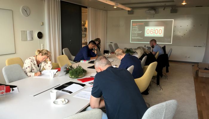 Bild på elver som jobbar med GTD fundamentet kursen